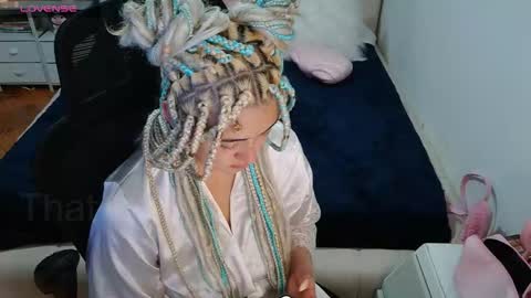 Snapshot of thatgirl2003 chatting on January 8, 2026, 1:46 pm online show from January 8, 2026, 1:46 pm