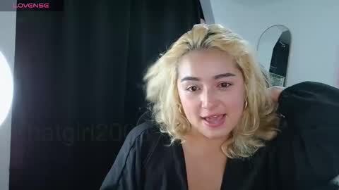 Snapshot of thatgirl2003 chatting on January 18, 2026, 1:04 pm online show from January 18, 2026, 1:04 pm