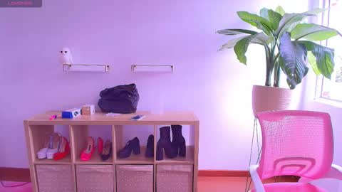 Snapshot of the_cat_girl_ chatting on November 10, 2025, 6:40 pm i am Cat online show from November 10, 2025, 6:40 pm