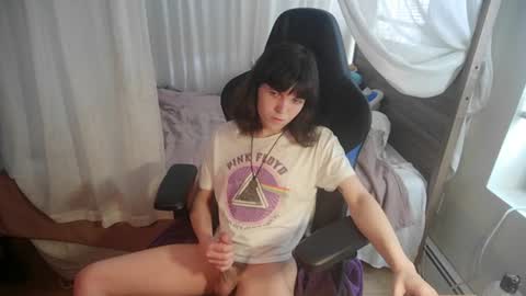 Snapshot of the_dough_nut chatting on July 22, 2026, 5:38 pm The Dough-Nut online show from July 22, 2026, 5:38 pm
