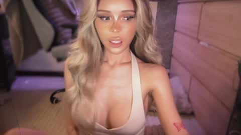 Snapshot of the_enchantressxx chatting on June 7, 2026, 5:16 pm nabi butterfly online show from June 7, 2026, 5:16 pm