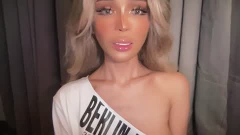 Snapshot of the_enchantressxx chatting on July 24, 2026, 4:54 am nabi butterfly online show from July 24, 2026, 4:54 am