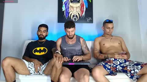 SCOTT  THEO  KAMERON  GENDERSON online show from January 9, 2025, 2:01 am