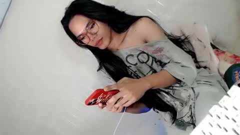 the_horny_bella online show from April 24, 2026, 2:19 pm