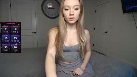 Snapshot of the_hotties chatting on November 17, 2025, 8:03 pm the_hotties online show from November 17, 2025, 8:03 pm