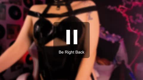 Snapshot of the_kitty_roxy chatting on January 15, 2025, 6:54 am ... ... online show from January 15, 2025, 6:54 am