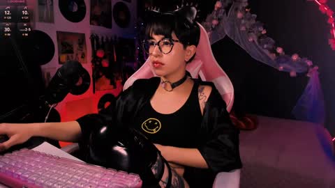 Snapshot of the_kitty_roxy chatting on January 22, 2025, 10:07 am ... ... online show from January 22, 2025, 10:07 am