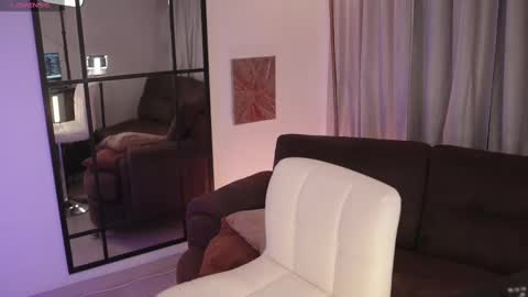 Snapshot of thea_ome chatting on October 17, 2025, 11:40 pm Thea online show from October 17, 2025, 11:40 pm