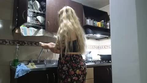 theauroramae -  online show from January 9, 2025, 3:47 am