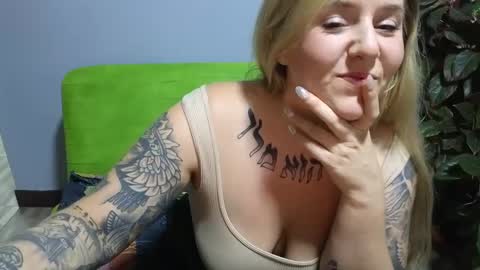 theauroramae -  online show from January 15, 2025, 3:54 am