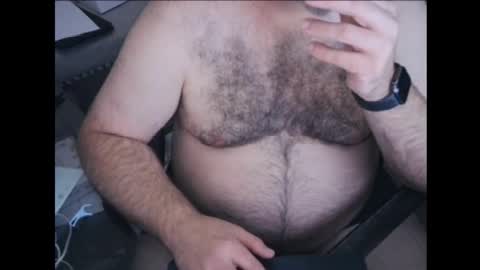 Snapshot of thebearking69 chatting on December 1, 2025, 5:23 am The Bear King online show from December 1, 2025, 5:23 am