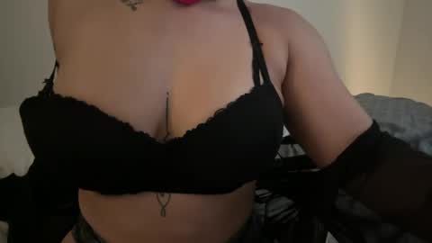 Bella Rosa online show from April 29, 2026, 9:21 pm