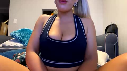 Snapshot of theblondebunni chatting on May 26, 2026, 4:52 am theblondebunni online show from May 26, 2026, 4:52 am
