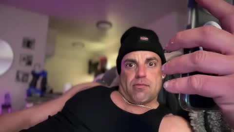 Snapshot of thebuzz777 chatting on January 23, 2025, 1:56 pm theBuzz777 online show from January 23, 2025, 1:56 pm