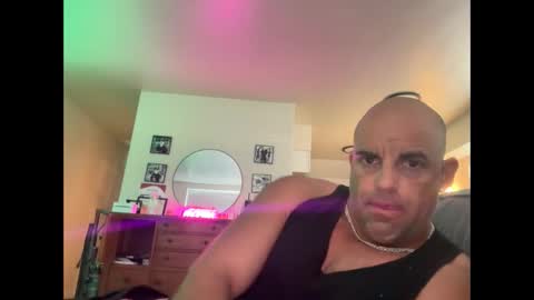 Snapshot of thebuzz777 chatting on October 6, 2025, 5:43 pm theBuzz777 online show from October 6, 2025, 5:43 pm