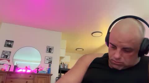 Snapshot of thebuzz777 chatting on November 30, 2025, 4:11 pm theBuzz777 online show from November 30, 2025, 4:11 pm