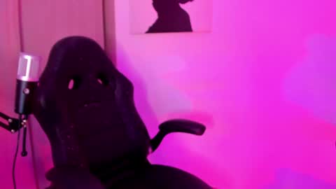 Alicia Alikath  online show from December 11, 2024, 4:49 am