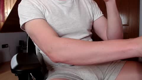 Snapshot of thedome372 chatting on February 21, 2025, 3:43 pm thedome372 online show from February 21, 2025, 3:43 pm