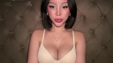 Elle  dont forget to folloW me and thumbs up online show from April 24, 2026, 3:42 am