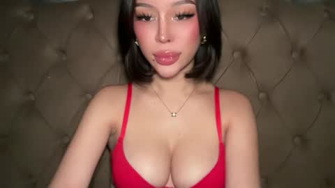 Elle  dont forget to folloW me and thumbs up online show from May 1, 2026, 10:31 am