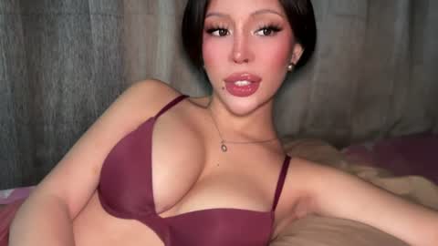 Elle  dont forget to folloW me and thumbs up online show from July 6, 2026, 12:57 pm