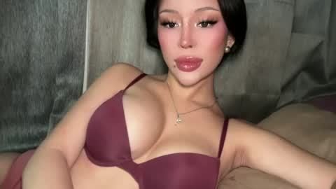 Elle  dont forget to folloW me and thumbs up online show from July 7, 2026, 4:15 am