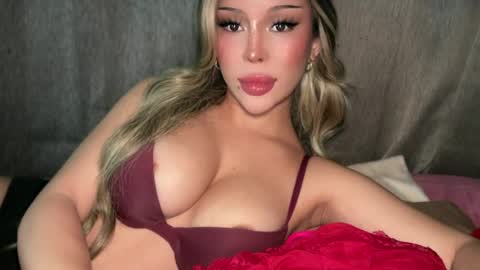 Elle  dont forget to folloW me and thumbs up online show from July 18, 2026, 5:44 am