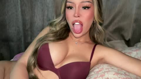 Elle  dont forget to folloW me and thumbs up online show from July 31, 2026, 4:23 am