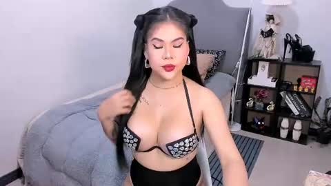 thegreatlaura online show from July 27, 2026, 9:27 am