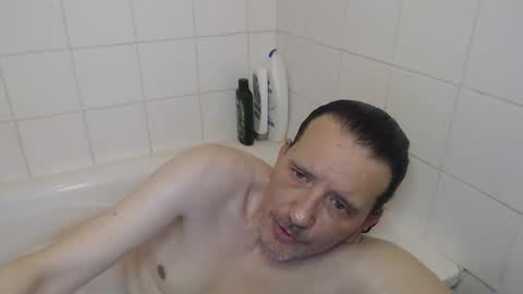 Green online show from April 1, 2026, 8:39 pm