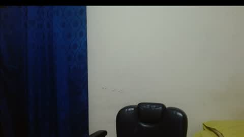 Snapshot of thehousedog chatting on June 26, 2026, 1:26 pm thehousedog online show from June 26, 2026, 1:26 pm