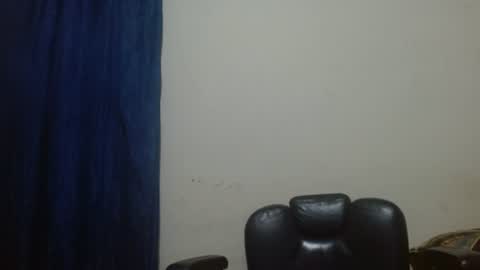 Snapshot of thehousedog chatting on July 16, 2026, 1:28 pm thehousedog online show from July 16, 2026, 1:28 pm