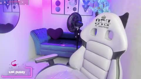 Theia  online show from October 1, 2025, 12:33 pm