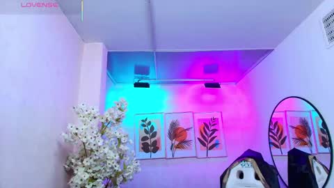 Theia  online show from November 24, 2025, 12:27 pm