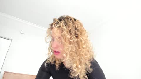 Snapshot of theislandgirl chatting on December 19, 2024, 5:40 pm Lily Marie online show from December 19, 2024, 5:40 pm