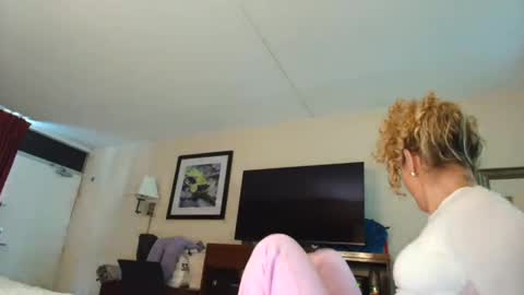 Snapshot of theislandgirl chatting on February 1, 2025, 2:56 pm Lily Marie online show from February 1, 2025, 2:56 pm