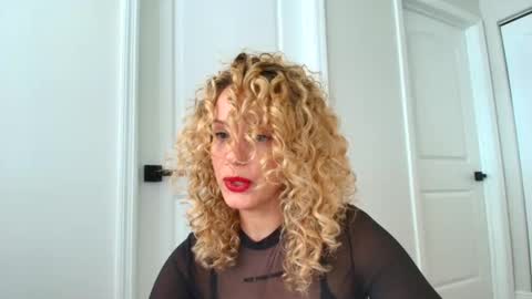 Snapshot of theislandgirl chatting on February 6, 2025, 6:13 pm Lily Marie online show from February 6, 2025, 6:13 pm