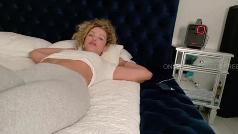 Snapshot of theislandgirl chatting on September 12, 2025, 8:20 pm Lily Marie online show from September 12, 2025, 8:20 pm