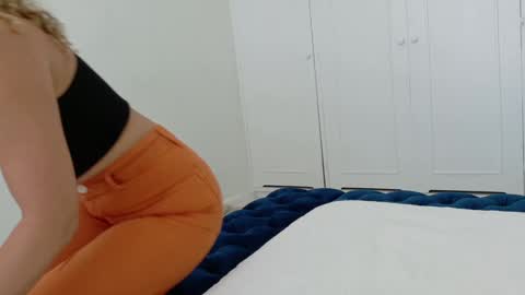 Snapshot of theislandgirl chatting on September 19, 2025, 6:52 pm Lily Marie online show from September 19, 2025, 6:52 pm