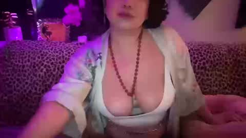 Snapshot of thejadeempress777 chatting on October 18, 2025, 4:04 am thejadeempress777 online show from October 18, 2025, 4:04 am
