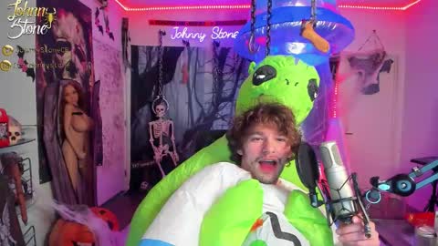 Snapshot of thejohnnystone chatting on October 18, 2025, 12:57 am Johnny Stone online show from October 18, 2025, 12:57 am