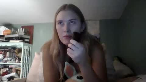 Little Bambii online show from November 30, 2025, 9:08 pm