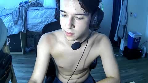 Snapshot of thelonglouie chatting on September 21, 2025, 5:03 pm Louie online show from September 21, 2025, 5:03 pm