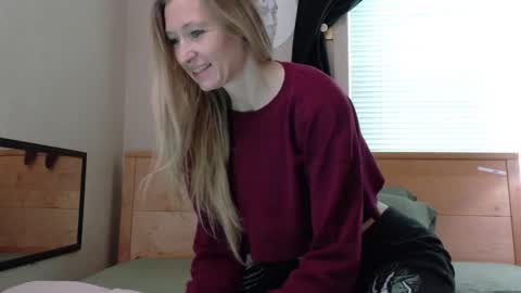 Snapshot of thelunastorm chatting on October 14, 2025, 5:03 pm The Luna Storm online show from October 14, 2025, 5:03 pm