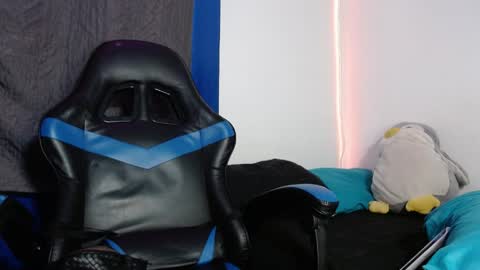 theo_levis online show from May 1, 2026, 6:45 pm