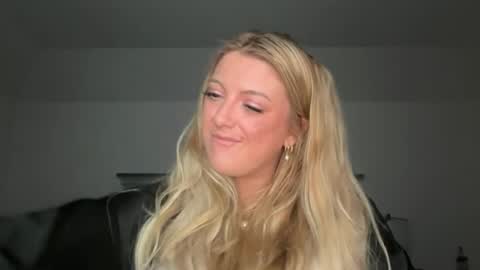 Snapshot of theoneandonlyava chatting on July 8, 2026, 11:15 am Ava online show from July 8, 2026, 11:15 am