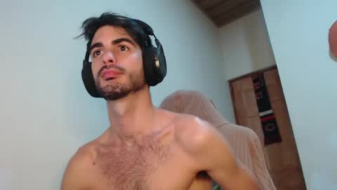 Snapshot of therazhanen chatting on May 4, 2026, 6:31 am Santiago Enrique online show from May 4, 2026, 6:31 am