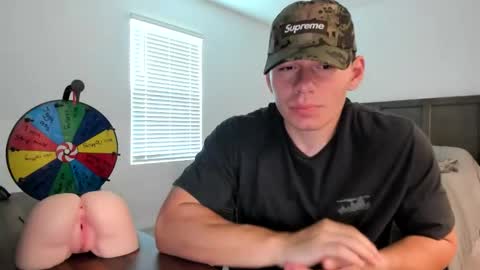 Snapshot of theshortking01 chatting on March 19, 2026, 10:25 pm TheShortKing1 online show from March 19, 2026, 10:25 pm