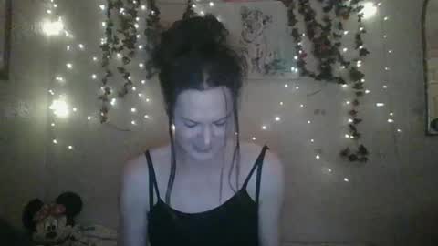 Snapshot of thesillymillie chatting on December 22, 2024, 3:44 am sillymillie0 online show from December 22, 2024, 3:44 am