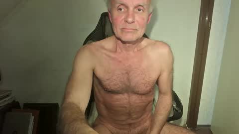 Snapshot of thestrip01 chatting on April 19, 2026, 12:59 pm NudeDJ online show from April 19, 2026, 12:59 pm